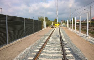 Geluidswal van beton met miscanthus olifantsgras